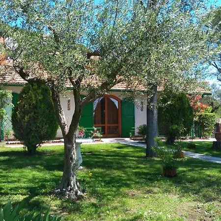 I Pini House * מאג'ונה